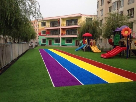 阿图什某幼儿园彩虹草坪